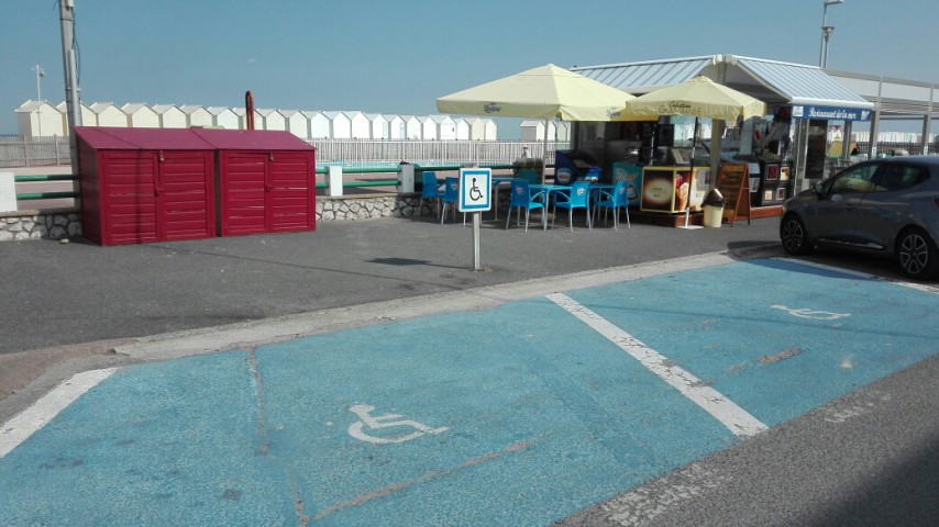 Image de présentation de l'établissement La plage de Cayeux sur Mer — place de parking adaptée