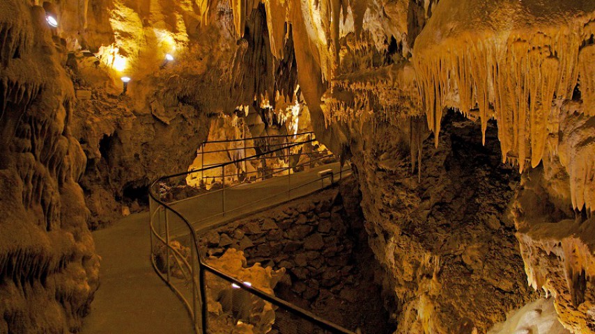 __Image de présentation de l'établissement Grotte préhistorique de Villars — Grotte de Villars