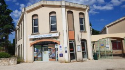 Image de présentation de l'établissement Office de Tourisme de Méjannes le Clap — office de tourisme exterieur RED.jpg