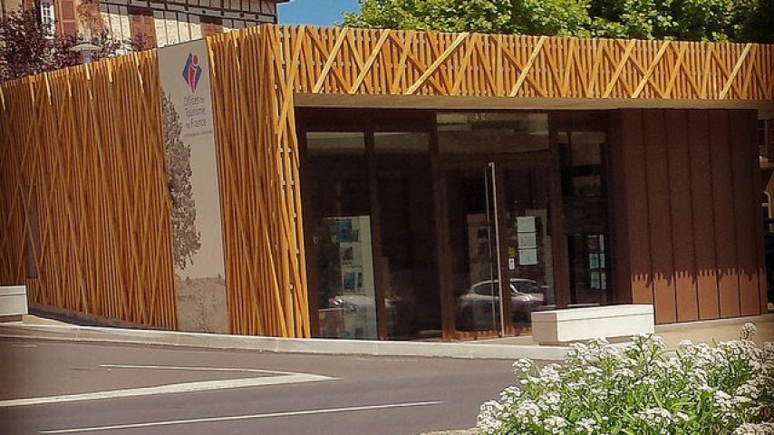 Image de présentation de l'établissement Office de Tourisme de Châtaigneraie cantalienne - Bureau de Maurs — 24017539394_20ae10eb18_z.jpg