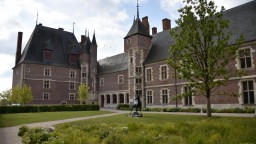 Image de présentation de l'établissement Château-musée de Gien — Vue du château musée de Gien 2.jpg