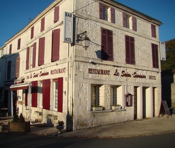 Image de présentation de l'établissement Hôtel Restaurant "Le Saint Savinien" — 2014-00364.jpg
